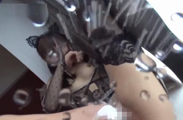 素人娘ハメ撮りで電マ責めしたら、おしっこ噴き出しちゃった