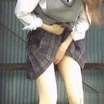 女子校生が野外オナニー「ヤバッ、おしっこ出るっ」・・・パンティーびしょ濡れ～