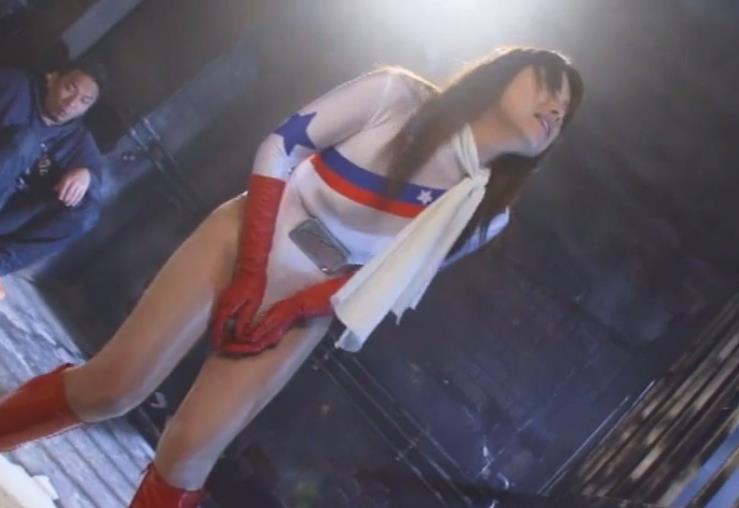 おしっこ漏れそうな特撮ヒロイン「お願い・・トイレに行かせて」・・戦闘員「ダメだ！」【加藤ツバキ】